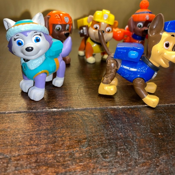 8 Nickelodeon Paw Patrol Chase Snow Rescue Action EMT Marshall Everest Toy‎ - Picture 2 of 8